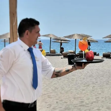 酒店 Alia Beachfront And