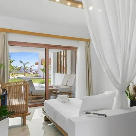 فندق Alia Beachfront And