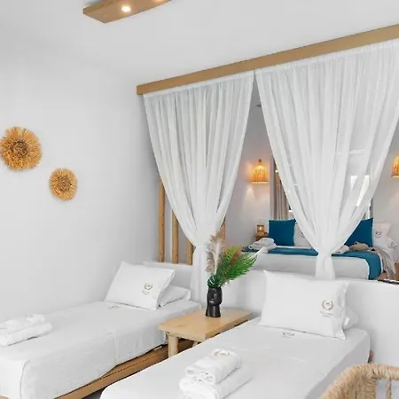 Alia Beachfront And فندق شاراكي