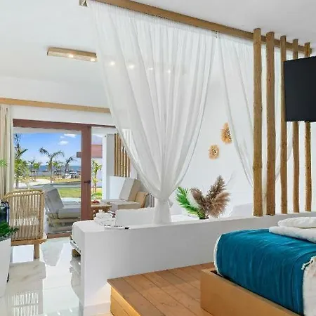 Alia Beachfront And شاراكي