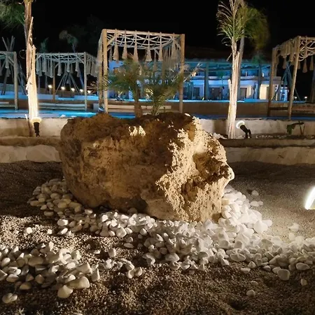 Alia Beachfront And شاراكي
