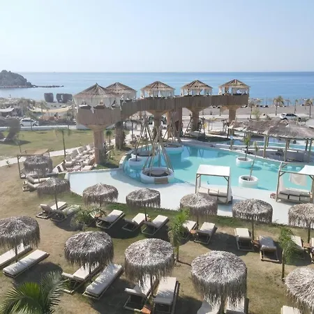 Alia Beachfront And 5* شاراكي