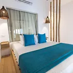 Alia Beachfront And 5* 하라키