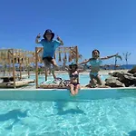 Alia Beachfront And 5* 하라키