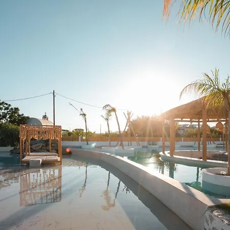 Alia Beachfront And Hotel Haraki