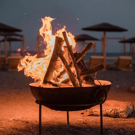 Alia Beachfront And شاراكي