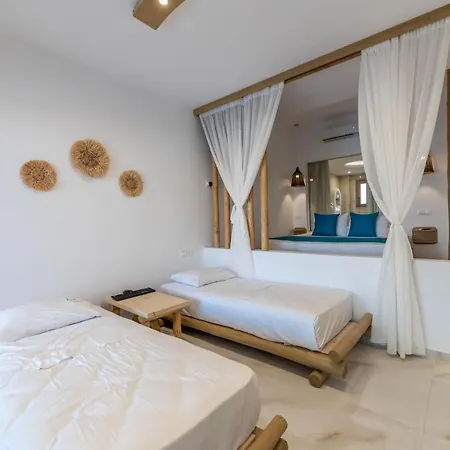 Alia Beachfront And 5* شاراكي