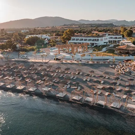 Alia Beachfront And Hotel 5*