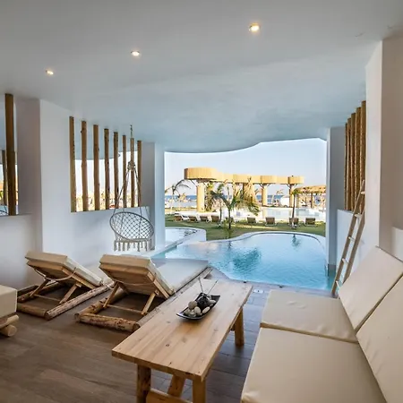 Alia Beachfront And شاراكي