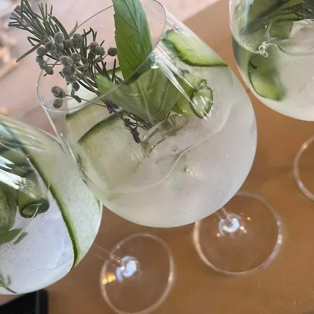 Hotell Alia Beachfront And 5*