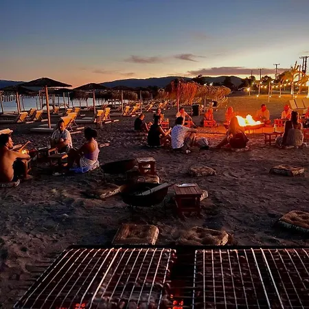 Alia Beachfront And Hotell Haraki