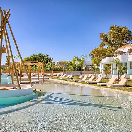 Alia Beachfront And Hotel 5*
