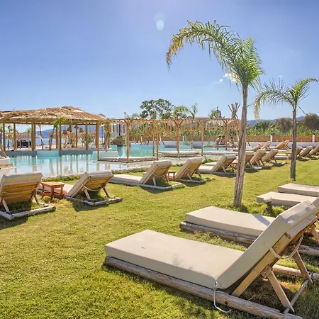 Hotel Alia Beachfront And
