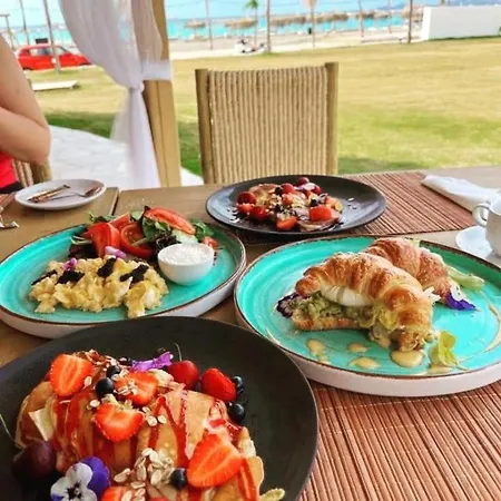 Alia Beachfront And 5* شاراكي