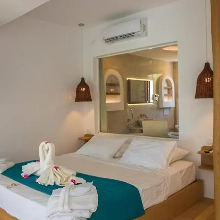 Alia Beachfront And Hotel 5*
