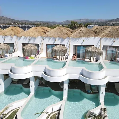Alia Beachfront And 5*