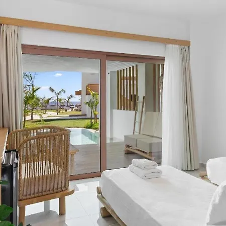 Alia Beachfront And Charaki