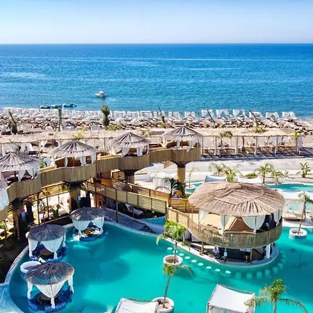 Alia Beachfront And شاراكي