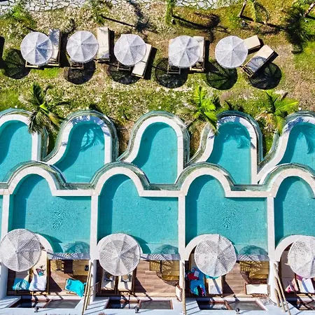 فندق Alia Beachfront And