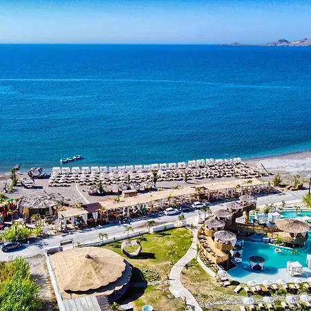 Alia Beachfront And Отель 5*