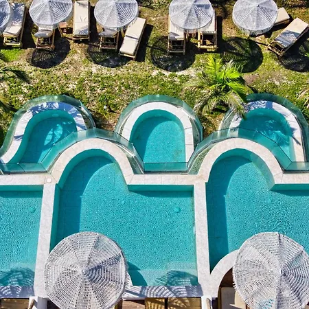 Alia Beachfront And Hotell