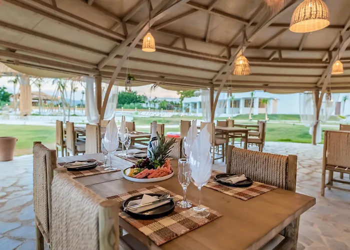 Alia Beachfront And 5*