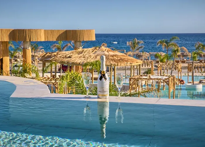 Alia Beachfront And ホテル 5*