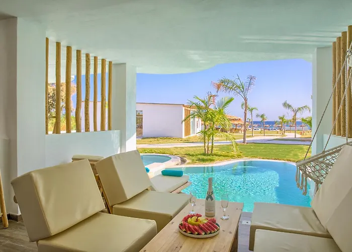 Hotel Alia Beachfront And