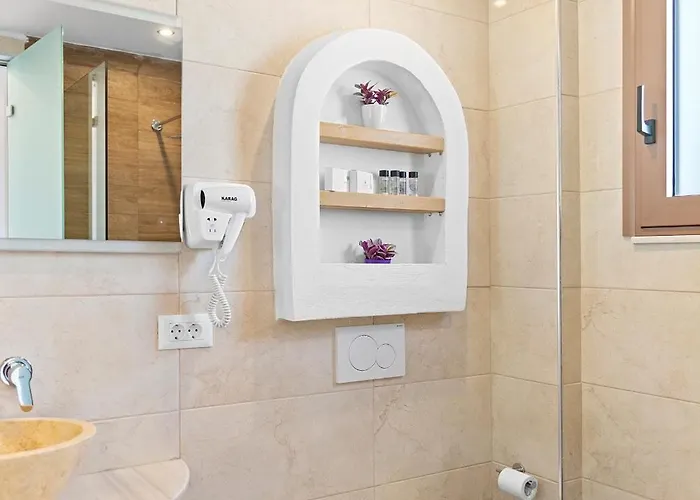 Alia Beachfront And Hotel