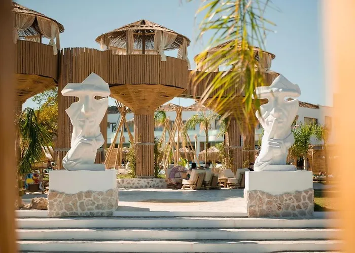 Hotel Alia Beachfront And Haraki