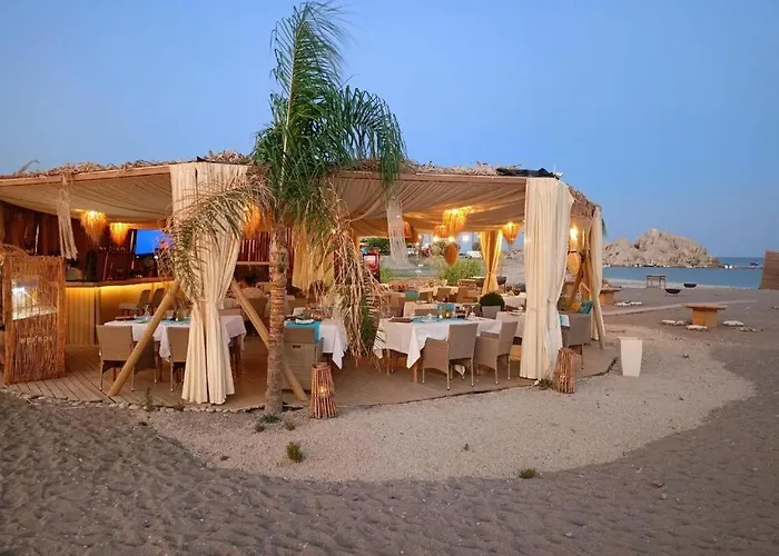 Alia Beachfront And 5*