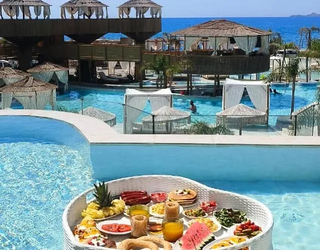 Alia Beachfront And Hotel