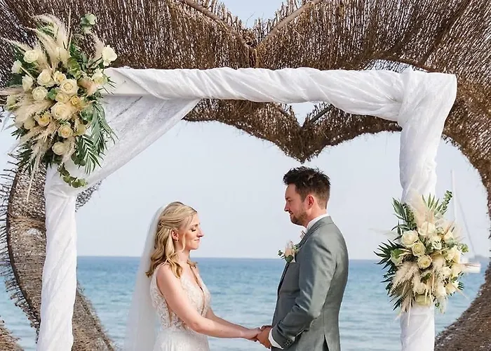 Alia Beachfront And Hotel Haraki