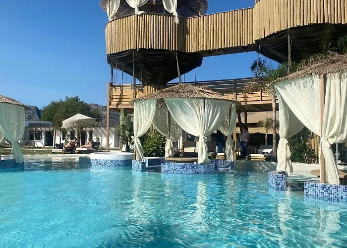 Alia Beachfront And 5* ハラキ