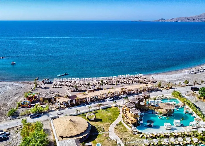 Alia Beachfront And Hotell 5*