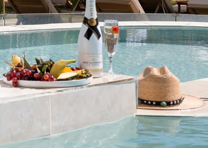 Alia Beachfront And Hotel Haraki