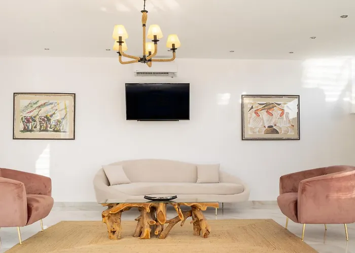 Alia Beachfront And Hotell Haraki