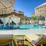Alia Beachfront And Hotel