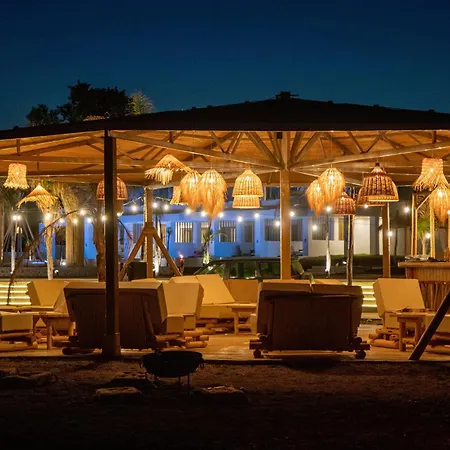 Hotel Alia Beachfront And 5*