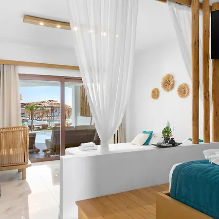 Alia Beachfront And 酒店