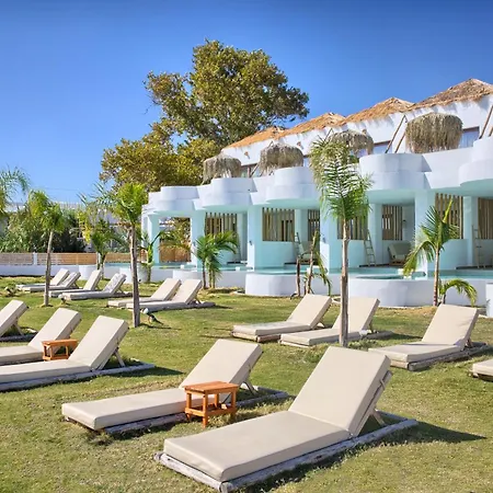 Alia Beachfront And 5* Haraki