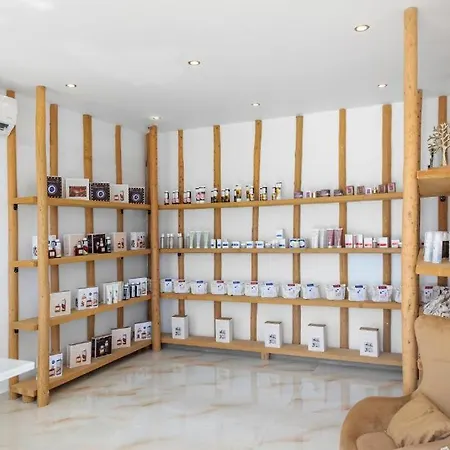 Alia Beachfront And Hotel 5*