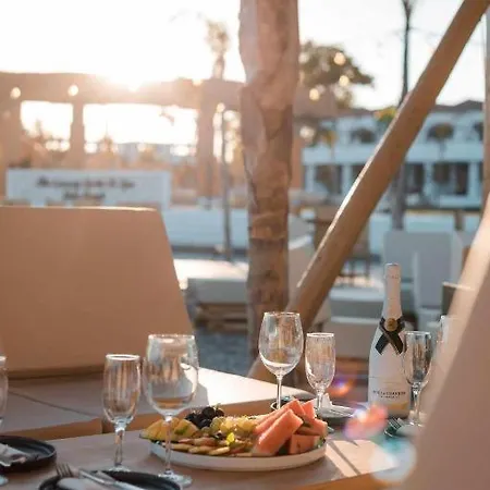 Hotel Alia Beachfront And