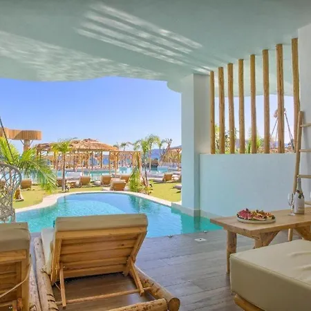 Alia Beachfront And 5*