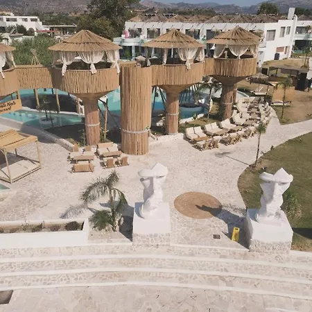 Hotel Alia Beachfront And 5*