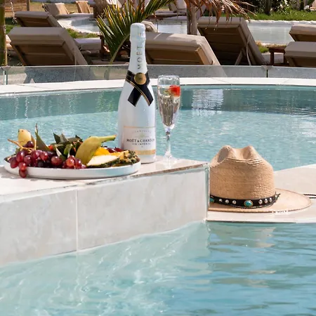 Alia Beachfront And Hotel Haraki