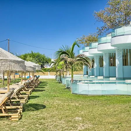 Szálloda Alia Beachfront And