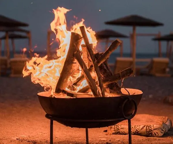 Alia Beachfront And האראקי