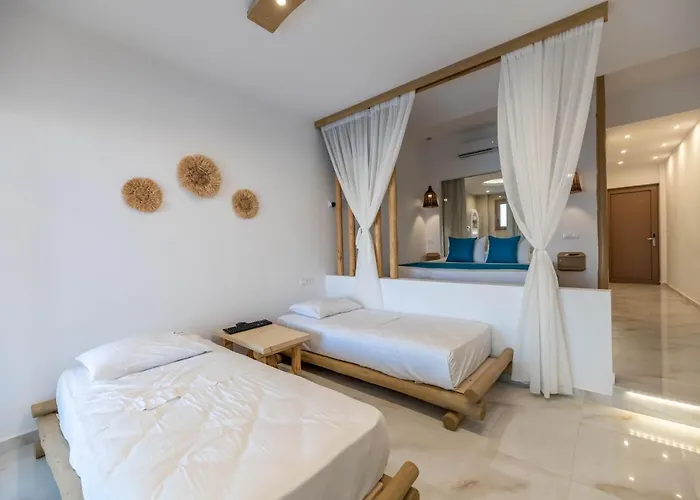 Alia Beachfront And 5* האראקי