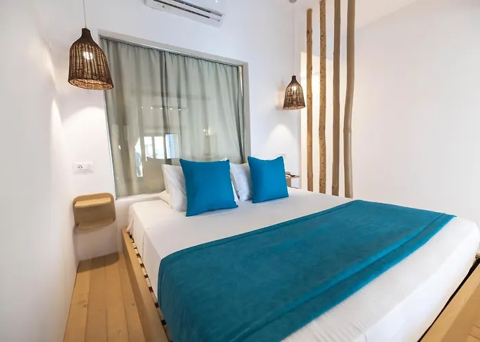 Alia Beachfront And 5* האראקי